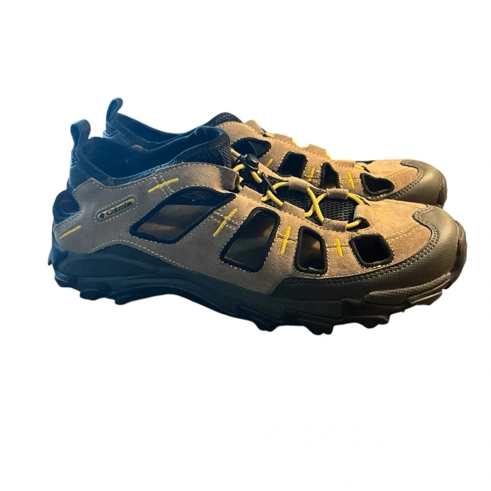 Columbia closed toe athletic athleisure shoes